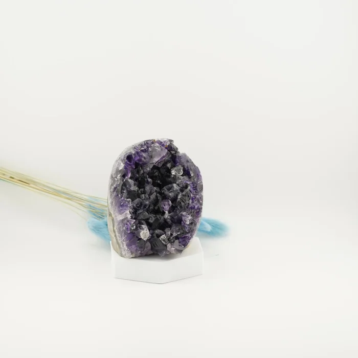Amethyst Geode 886 Grams