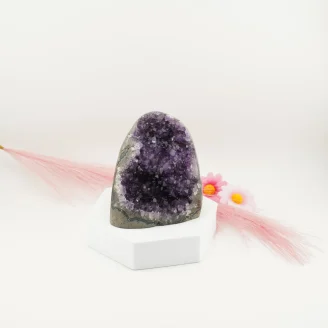 Amethyst Geode 900 Grams