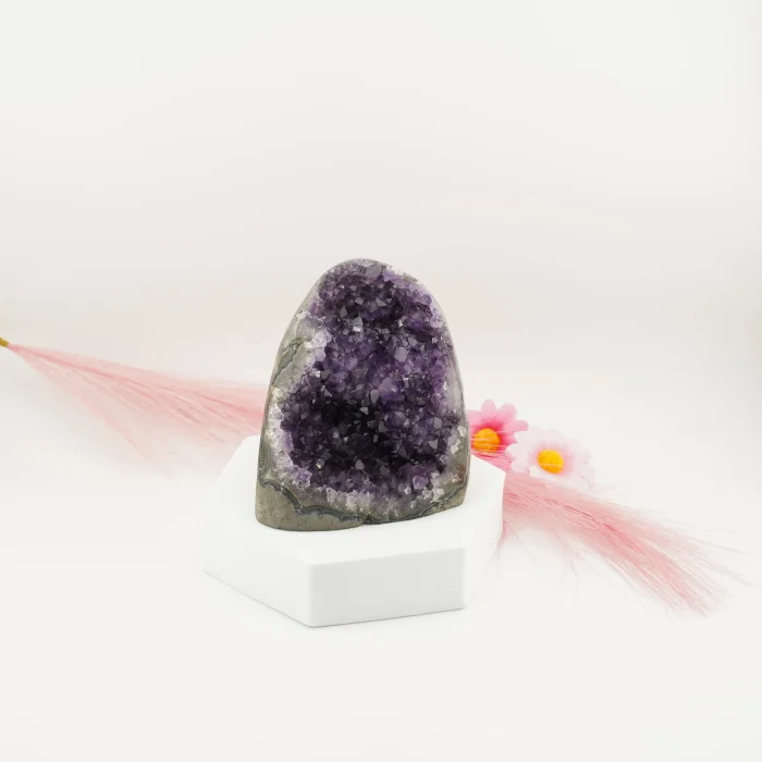 Amethyst Geode 900 Grams